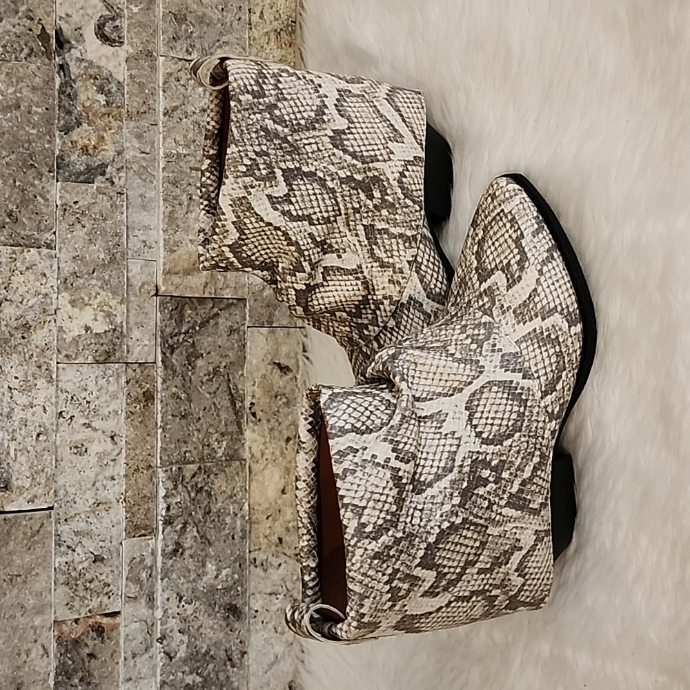 Zodiac Malina  Brand New Snake Embossed  Ankle Boots